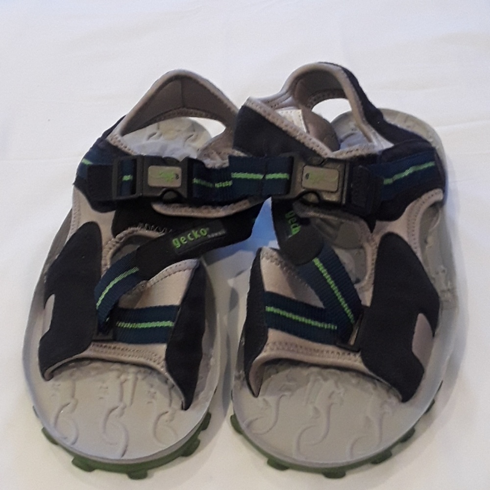 Gecko flats with velcro, size 6 NWOT